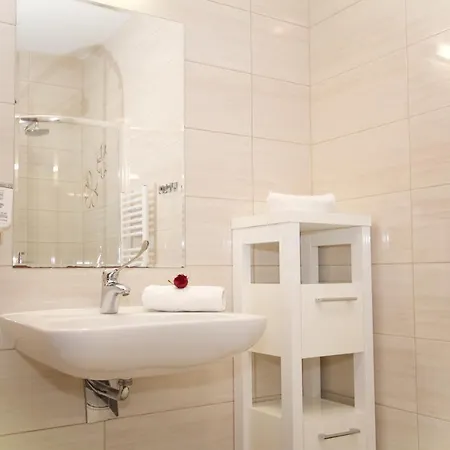 Kaniowka - Relaks W Gorach Z Basenem, Sauna I Jacuzzi Üdülőközpont *