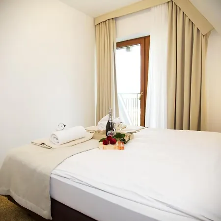 Kaniowka - Relaks W Gorach Z Basenem, Sauna I Jacuzzi Üdülőközpont *