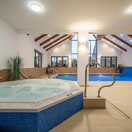 אתר נופש Kaniowka Resort- Relaks W Gorach Z Basenem, Sauna I Jacuzzi